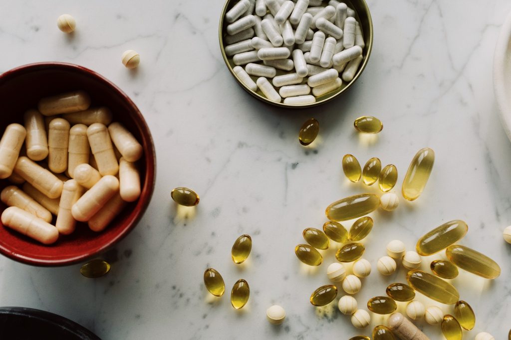 Magnesium glycinate and ashwagandha supplements for nighttime sleep and relaxation