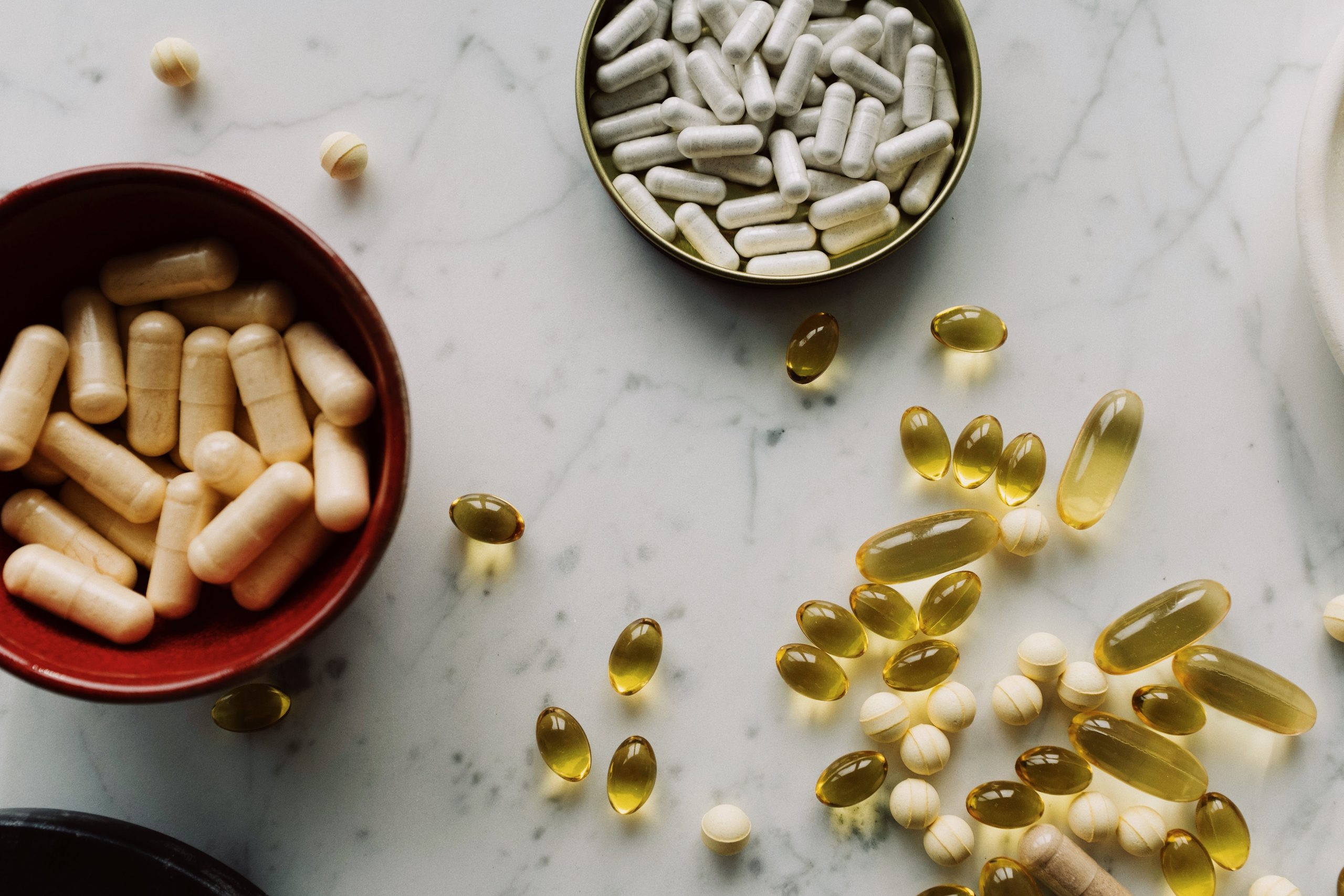 Magnesium glycinate and ashwagandha supplements for nighttime sleep and relaxation